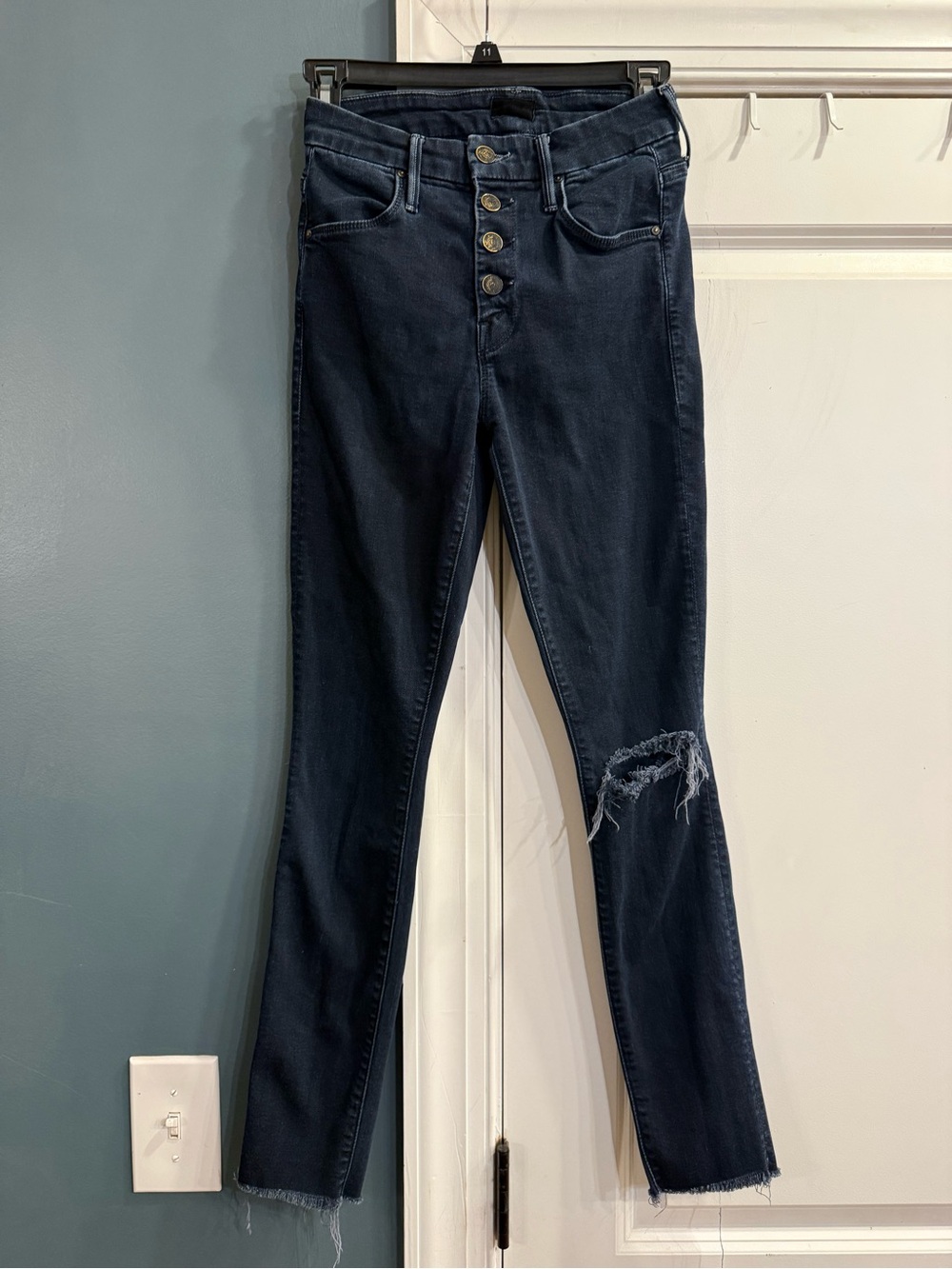 Mother Denim The Pixie Ankle Fray